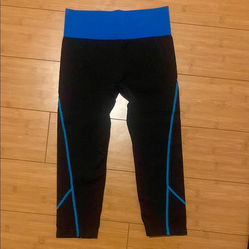 Gym Capri pants

💙 bundle eligible